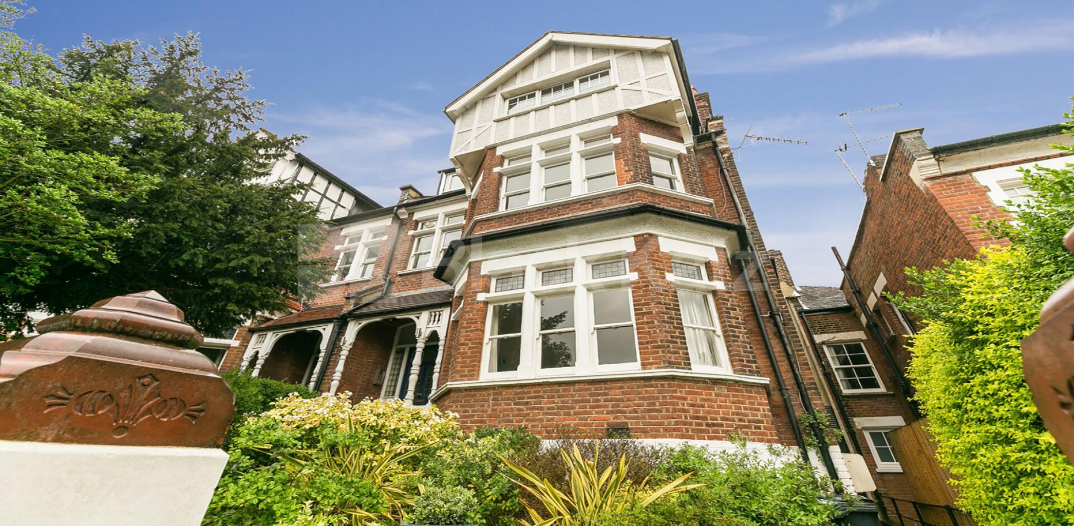 			Stunning Two Bedroom Property in Crouch End, 2 Bedroom, 1 bath, 1 reception Flat			 Clifton Road, Crouch End